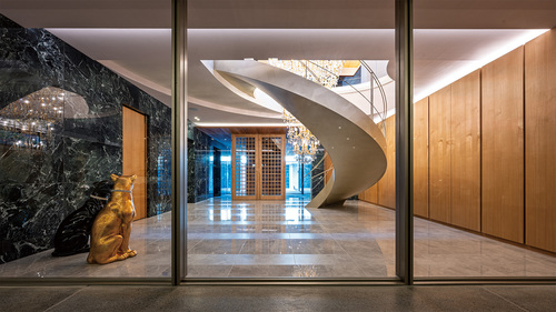 ⾊彩と素材にこだわった<br>モダン住宅